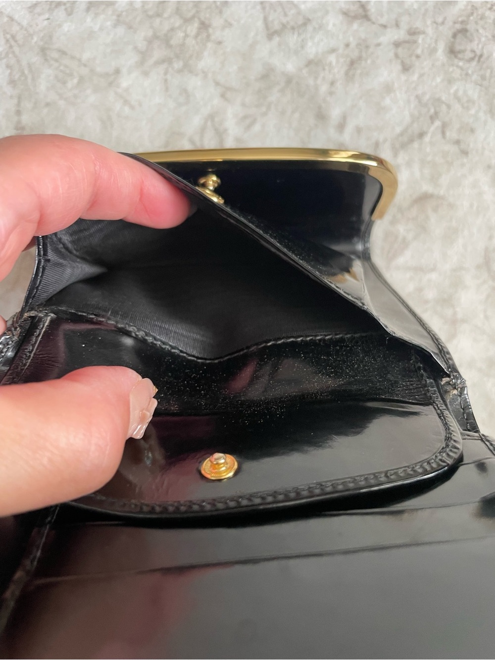 Gucci Black Patent Leather Trifold Wallet with Gold Bar Detail - Picture 8 of 15